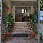 Elizabeth מלון דירות