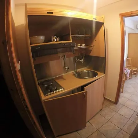 Elizabeth מלון דירות 2*